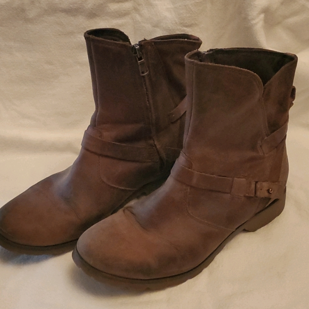Teva delevina brown leather boots